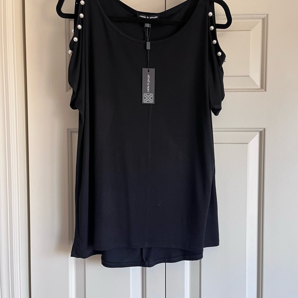 Black Cable & Gauge shirt. Cap sleeves with pearls. New. Large.